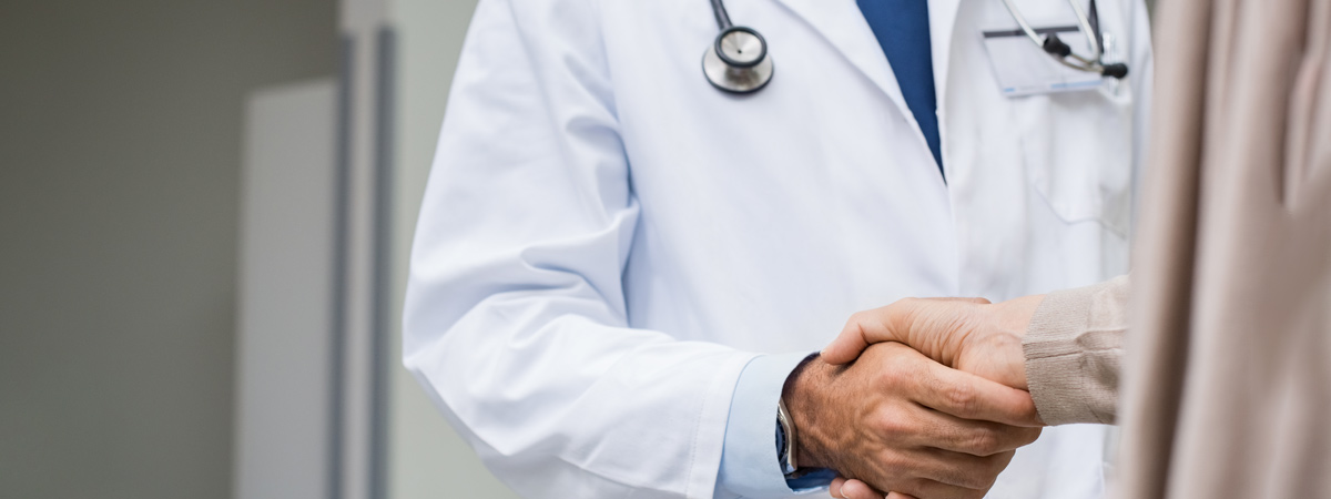 Consulta médica para evaluar síntomas digestivos