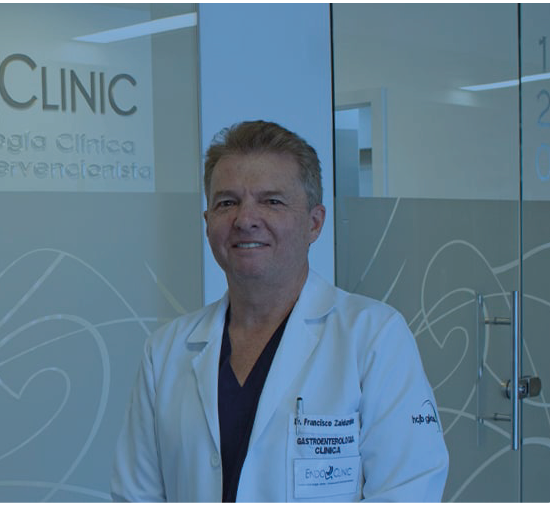 Dr. Xavier Zaldumbide Serrano, especialista en gastroenterología